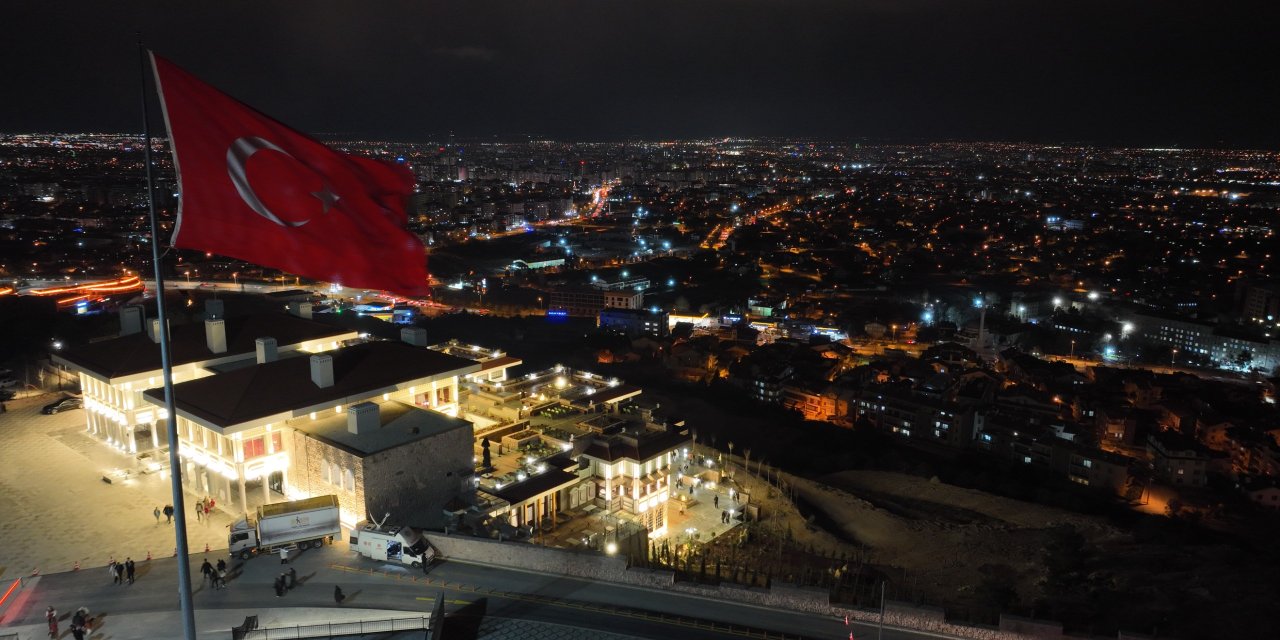 Konya'nın en yüksek tepesinde çay keyfi 20 TL. Yaz aylarında serinletiyor