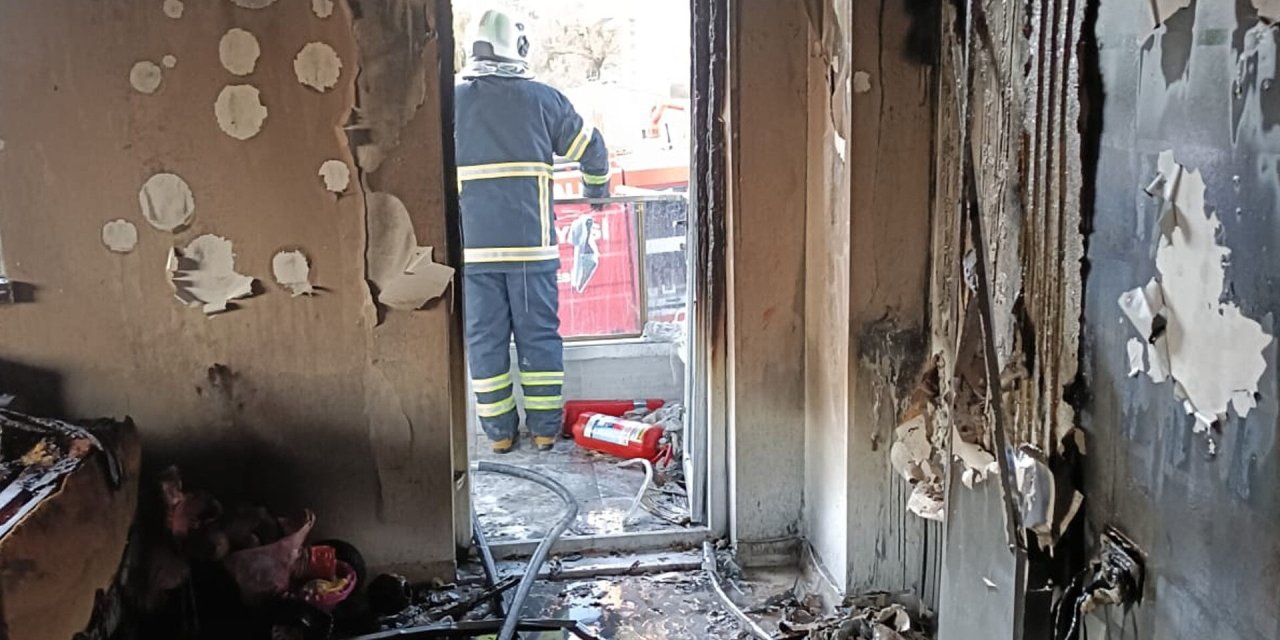Şok oldular! Bomba gibi patladı, ev harabeye döndü