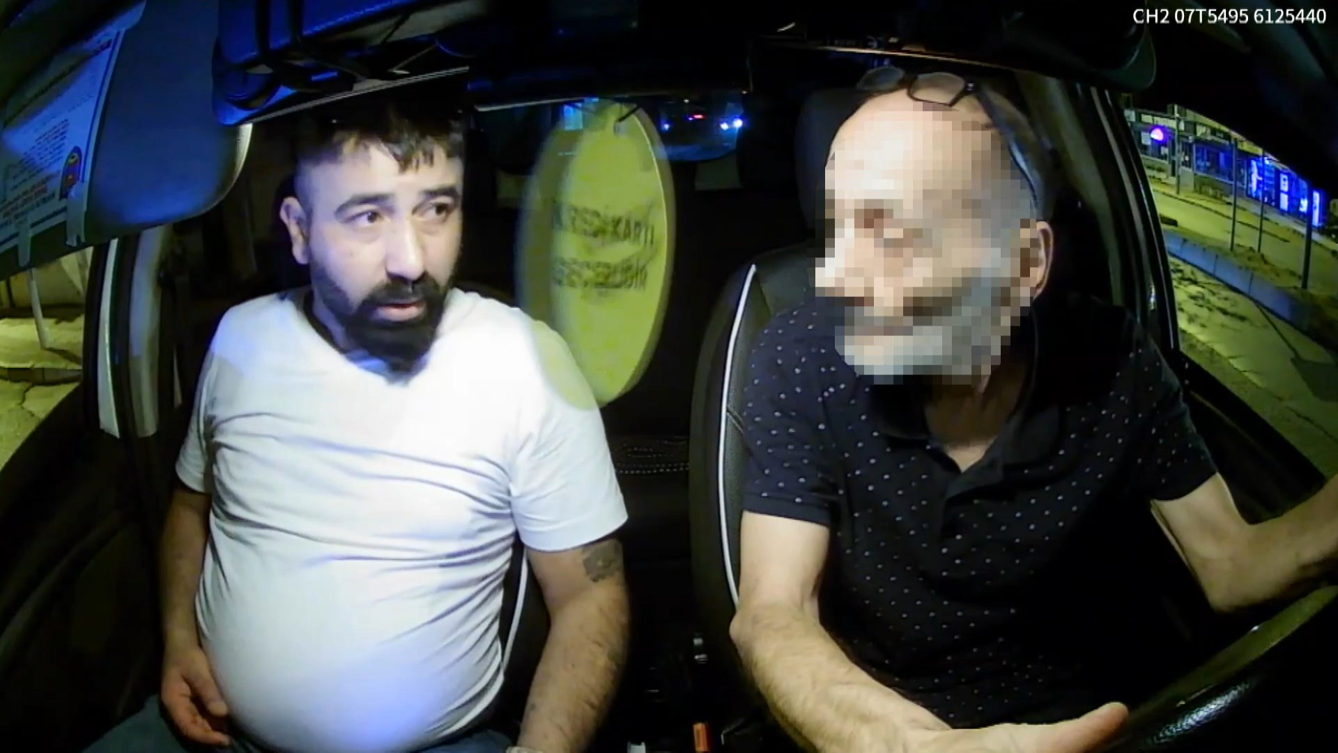 Önce taksiciyi darp etti, sonra aracı çaldı.
