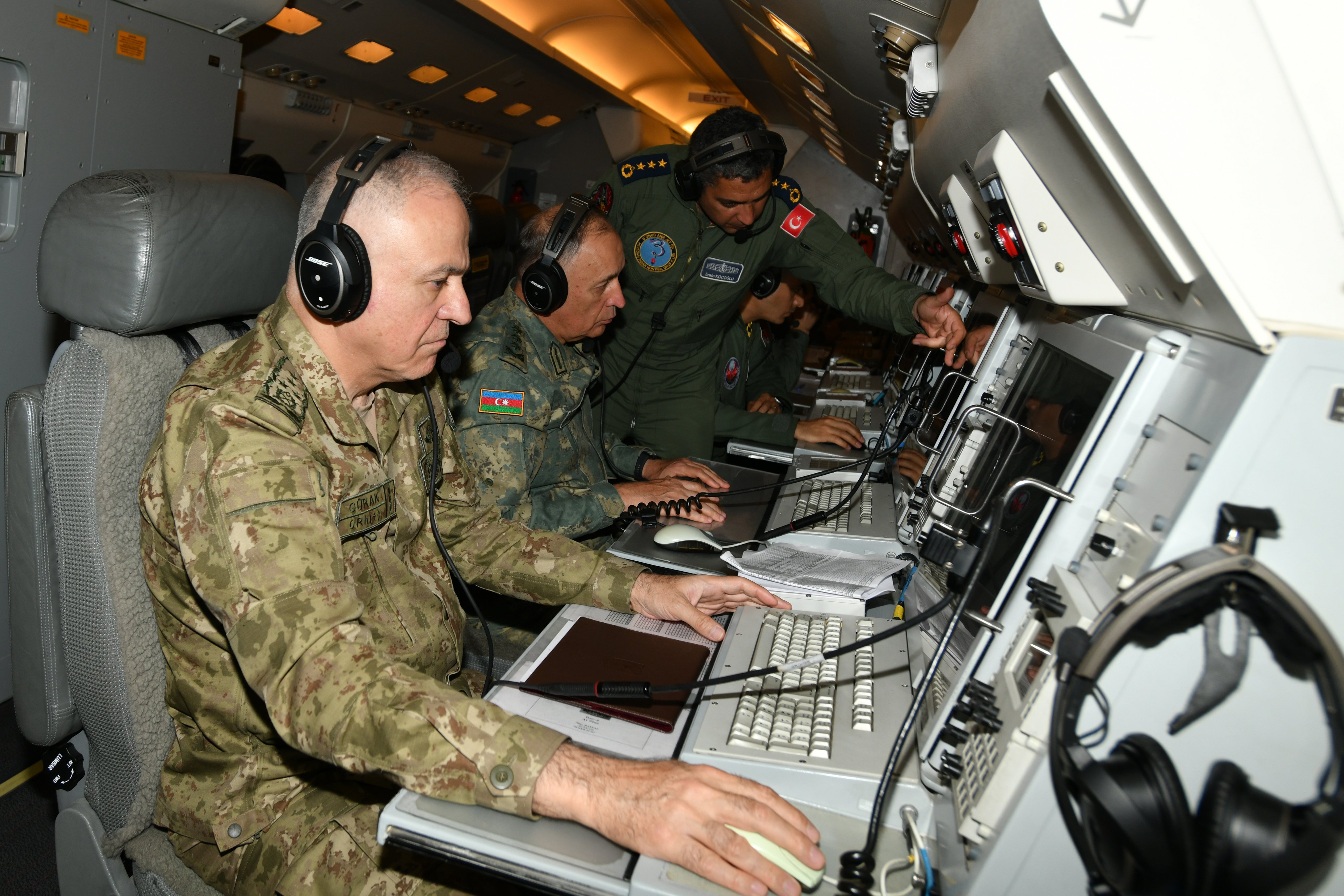 Orgeneral Gürak tatbikatı HİK uçağından izledi