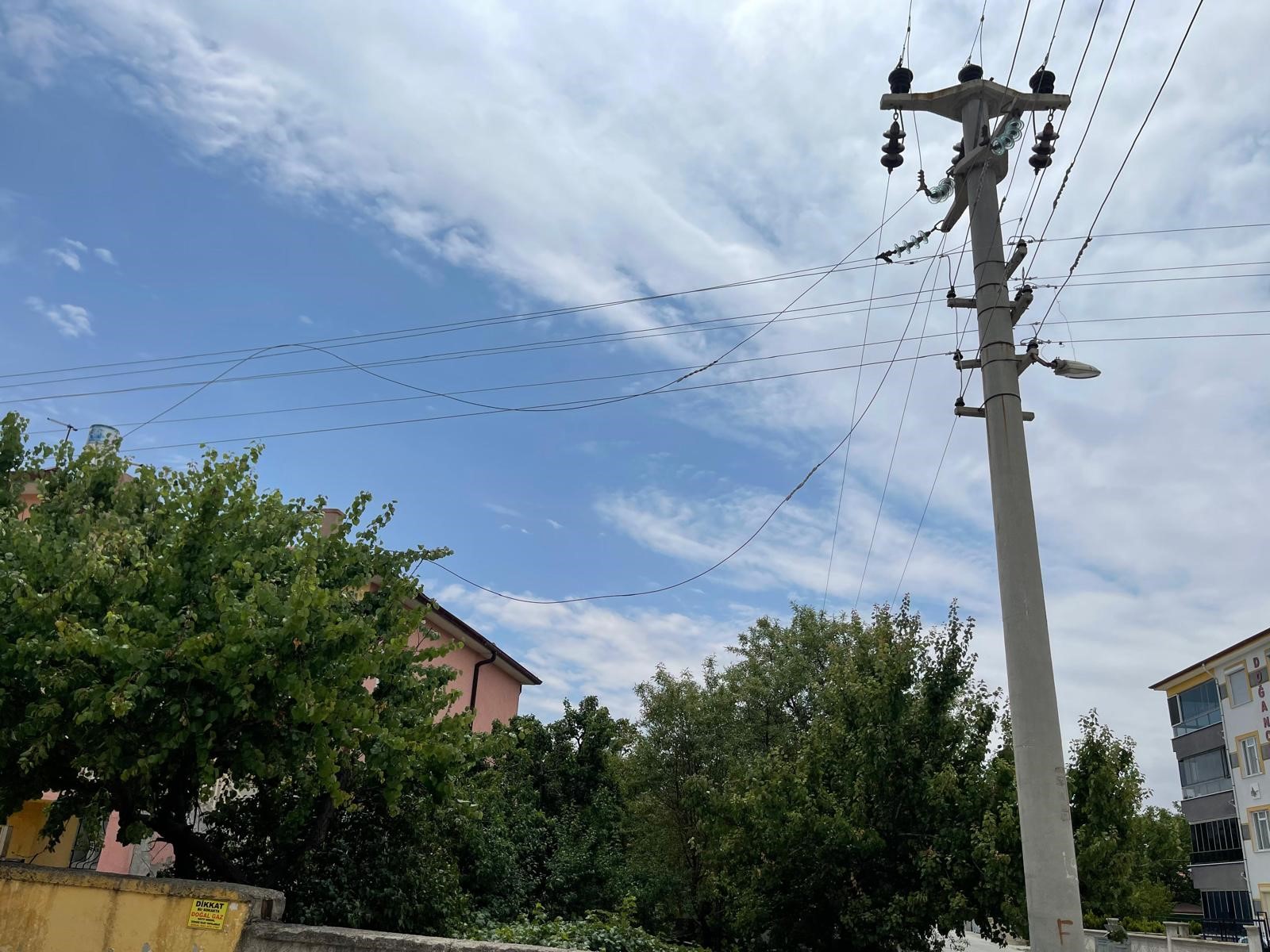 Konya'nın bu ilçesi elektriksiz kaldı. Ekipler devreye girdi