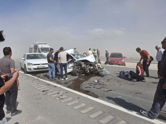 Aksaray - Konya yolunda zincirleme kaza.  8 Araç, 11 yaralı