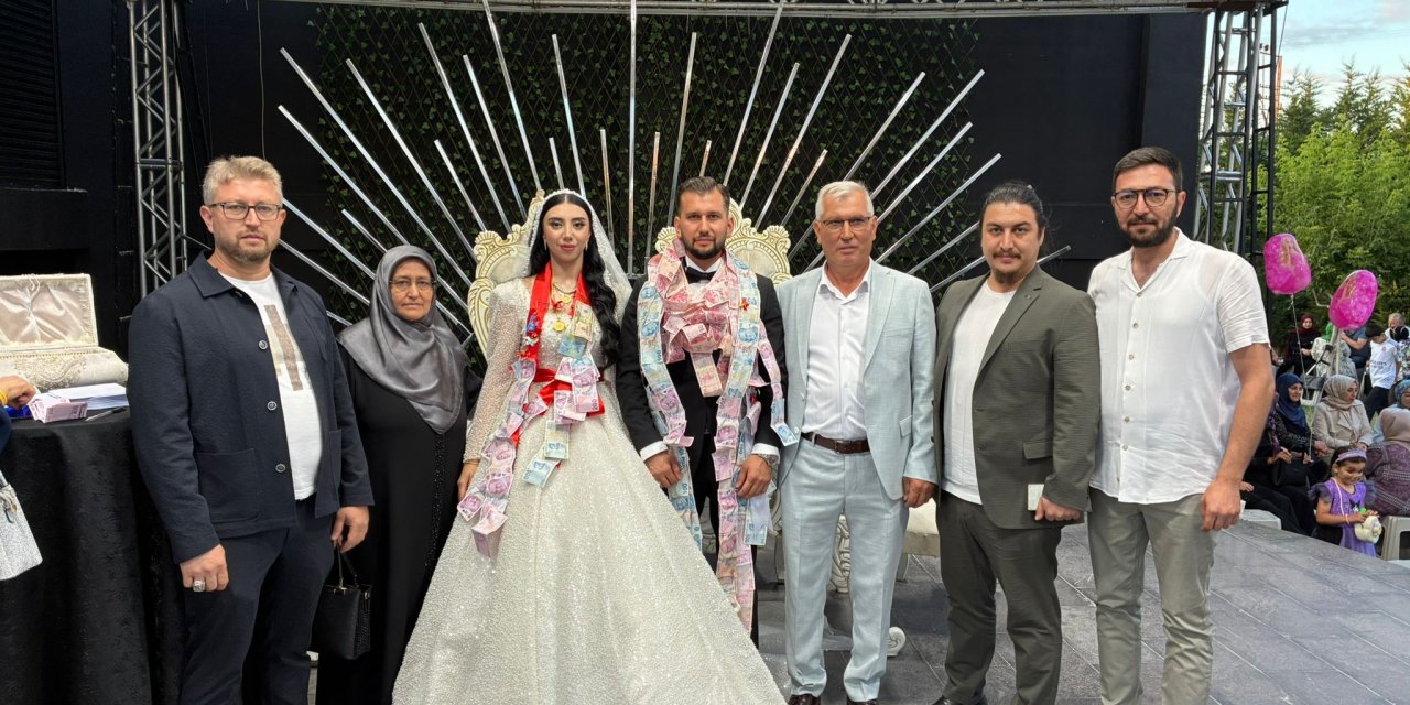 Konya'da Arslan ve Karayel ailelerinin mutlu günü