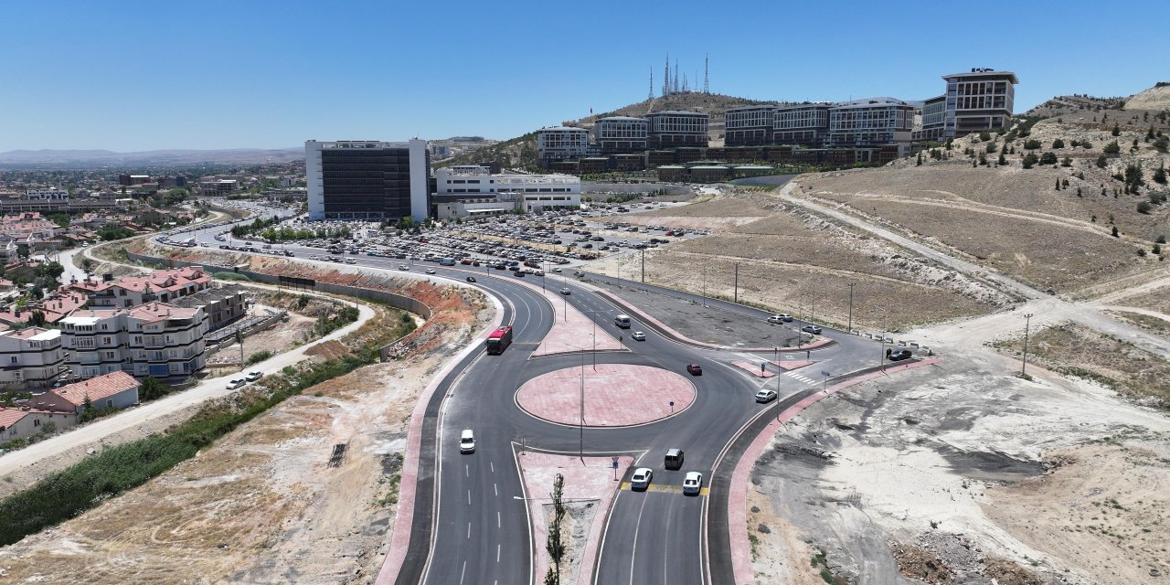 Konya'da trafik rahatlıyor: Meram Tıp Fakültesi girişine asfalt döküldü