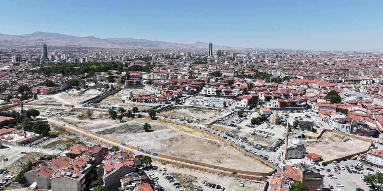 Bir zamanlar Konya'ya bu kapıdan giriliyordu. Sur kapıları yeniden ortaya çıkartılıyor