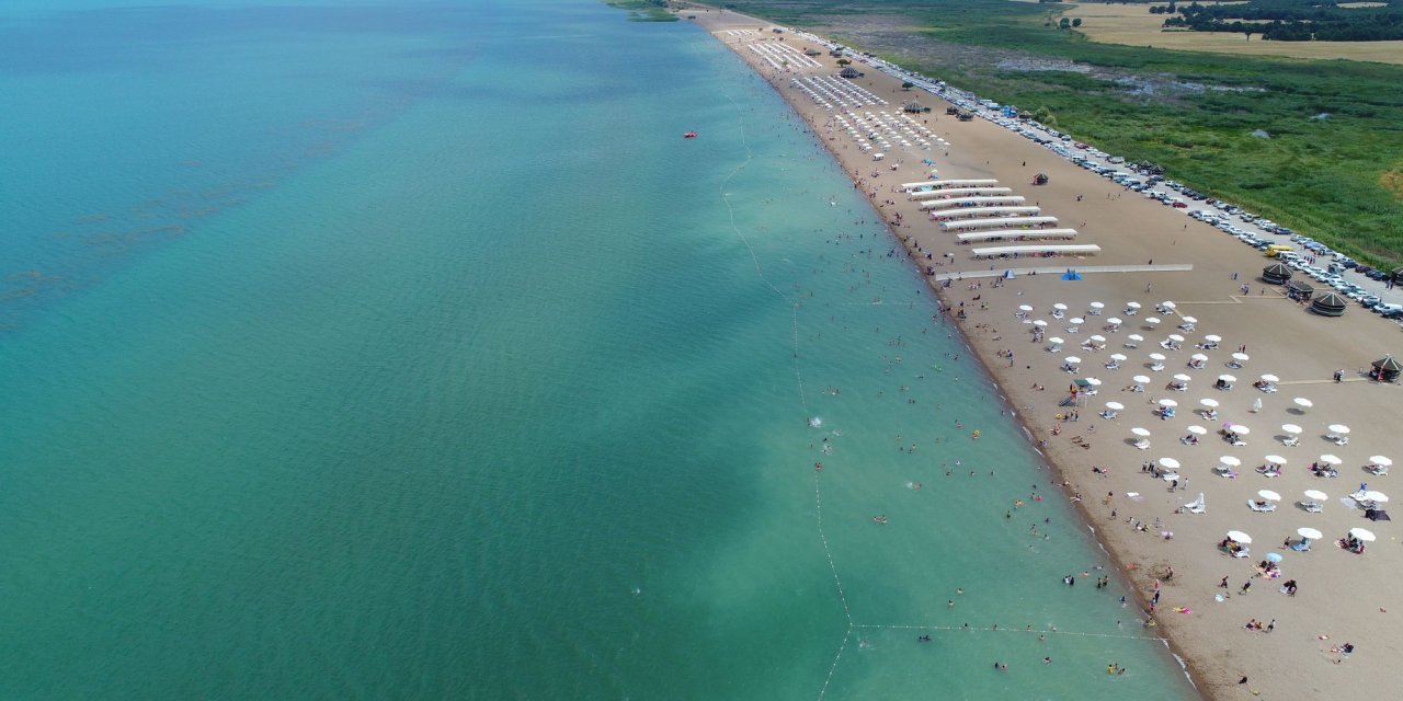 Ucuza tatil arayanlar Konya'yı tercih ediyor. Suyun ve güneşin tadını çıkartıyorlar