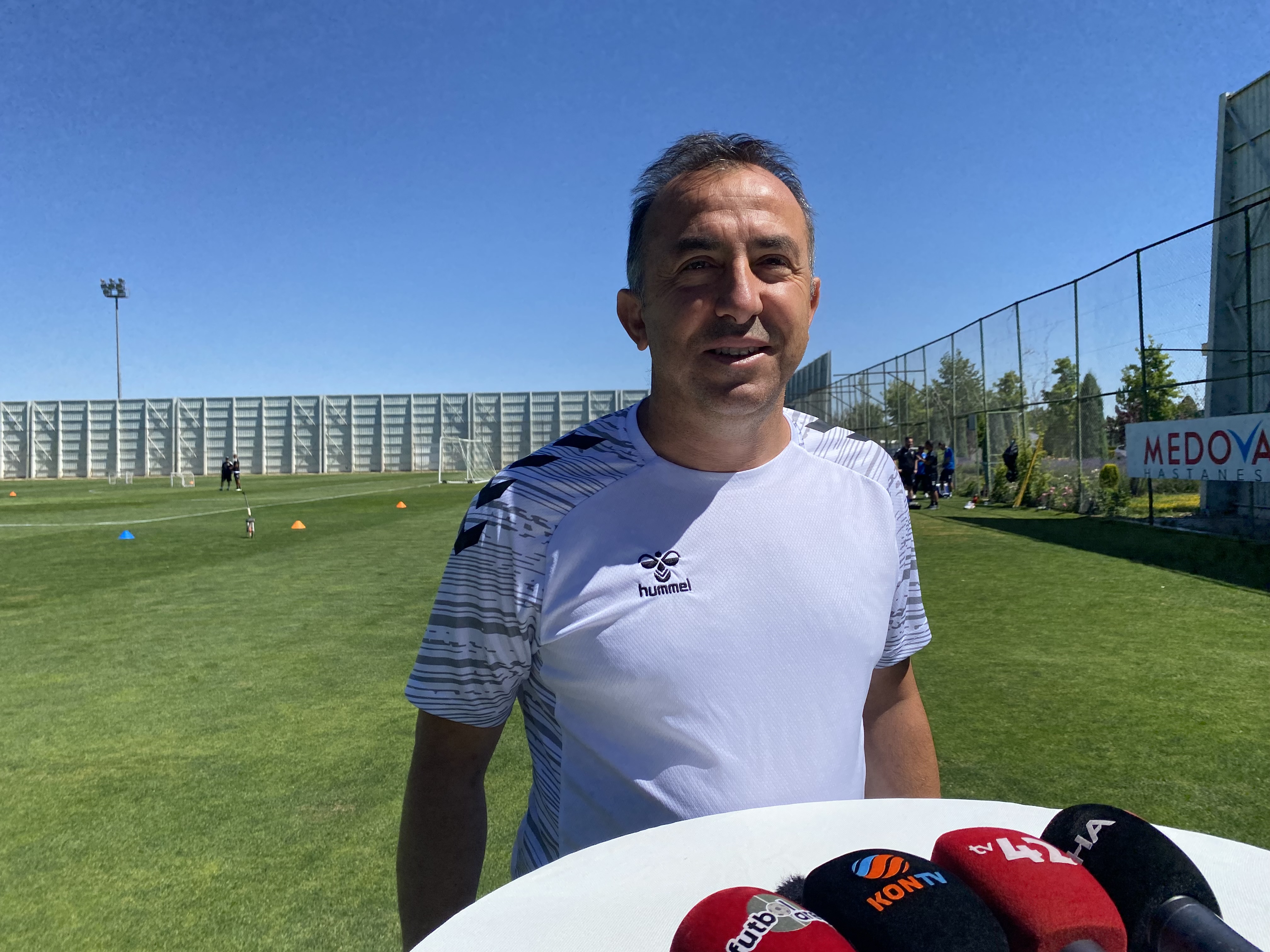 Konyaspor’da yerli sağ bek hamlesi. Müjdeyi Recep Uçar verdi
