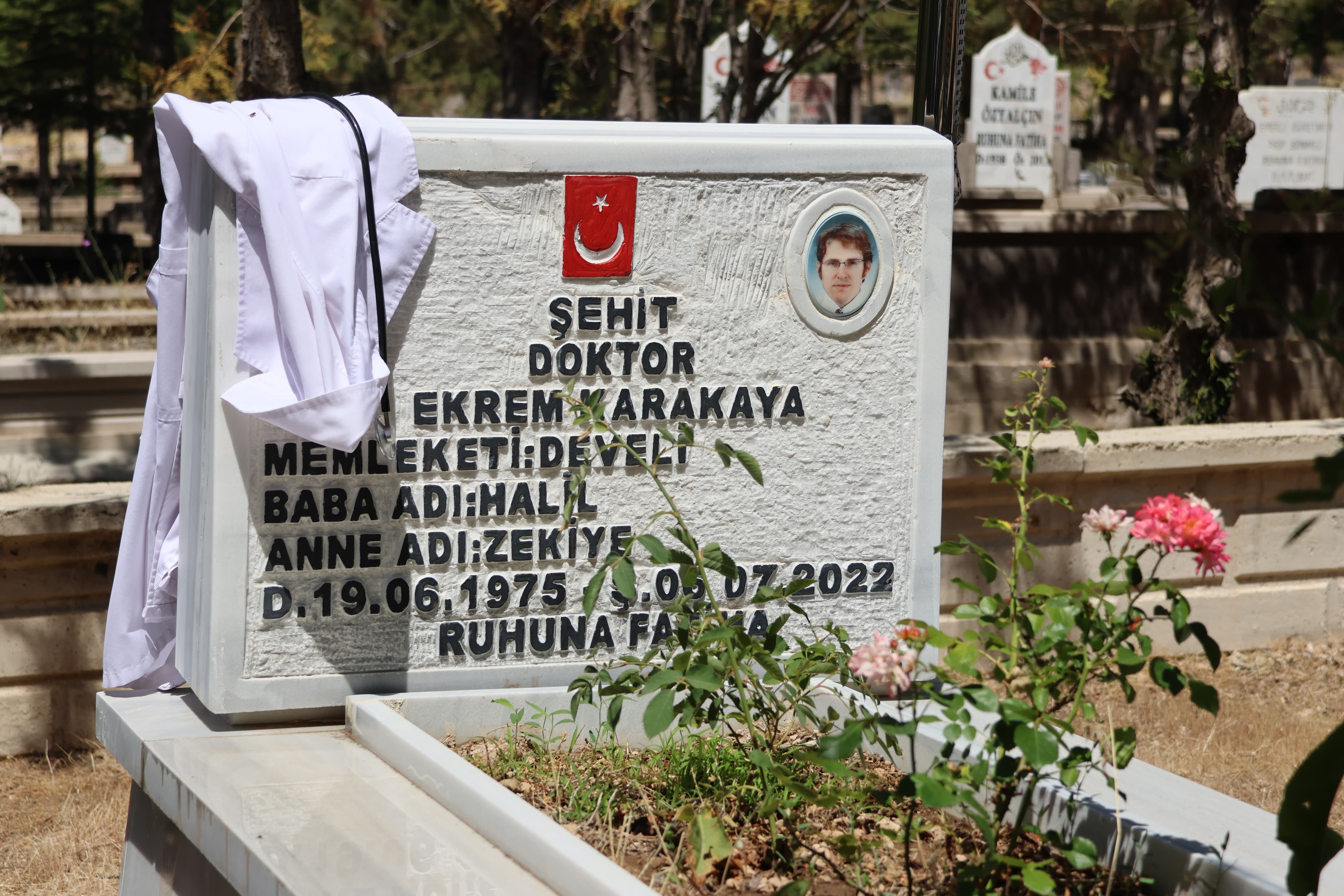 Şehit Uzm. Dr. Ekrem Karakaya vefatının üçüncü yılında dualarla anıldı