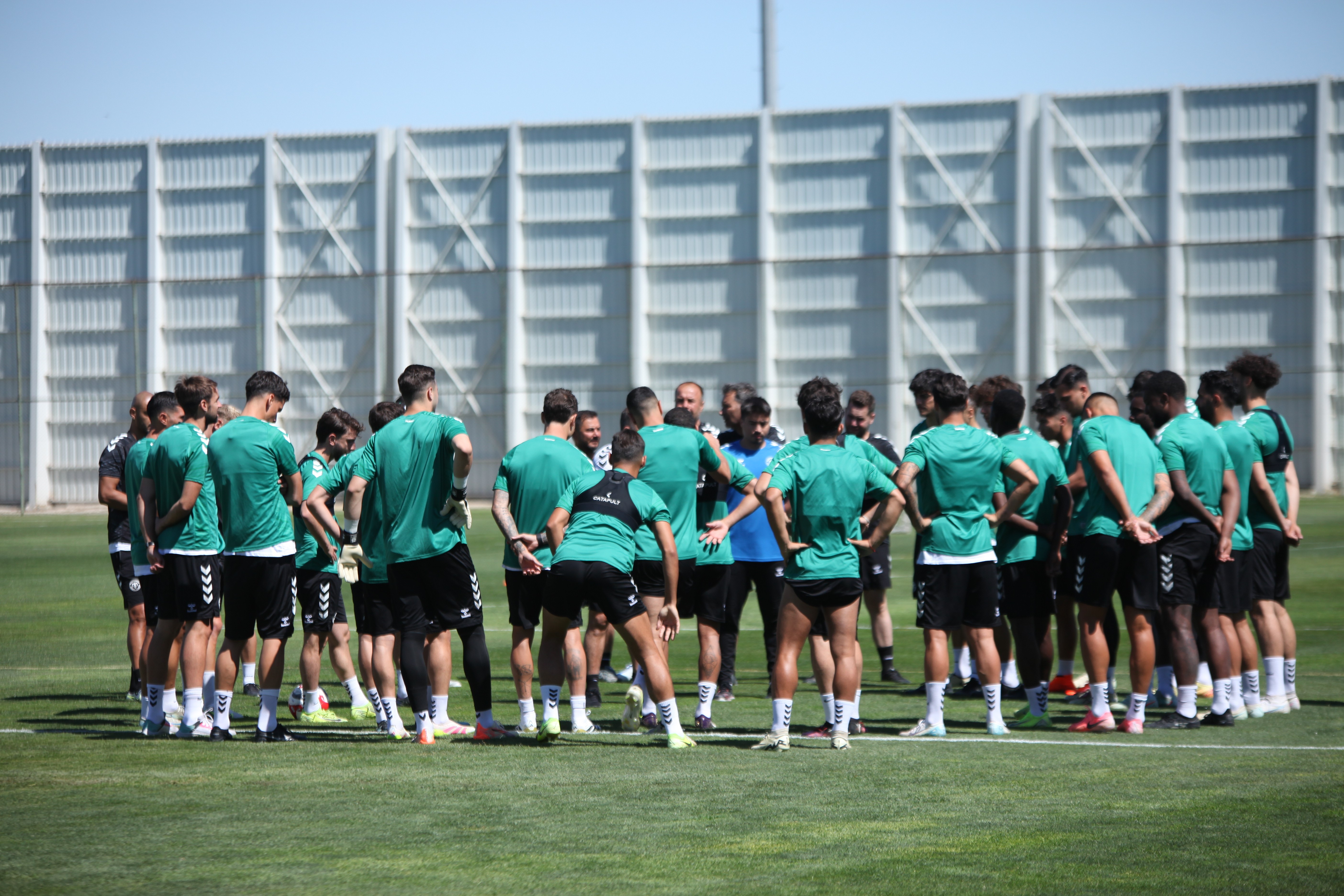 Konyaspor'un kamp kadrosu açıklandı.Bu isimler kadroda yok