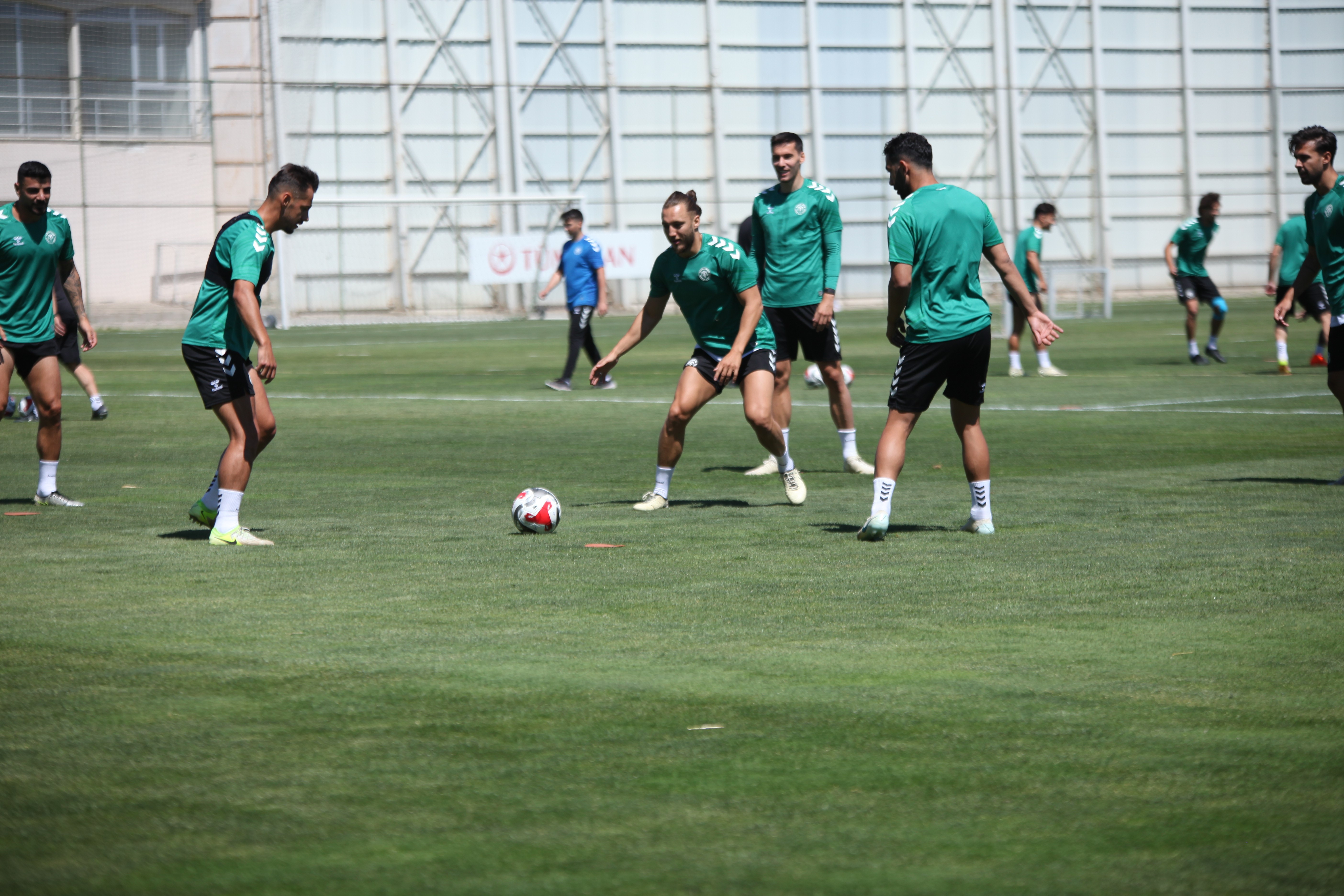 Konyaspor'da bu bölgelere nokta atışı transferler. Alternatif isimler masada