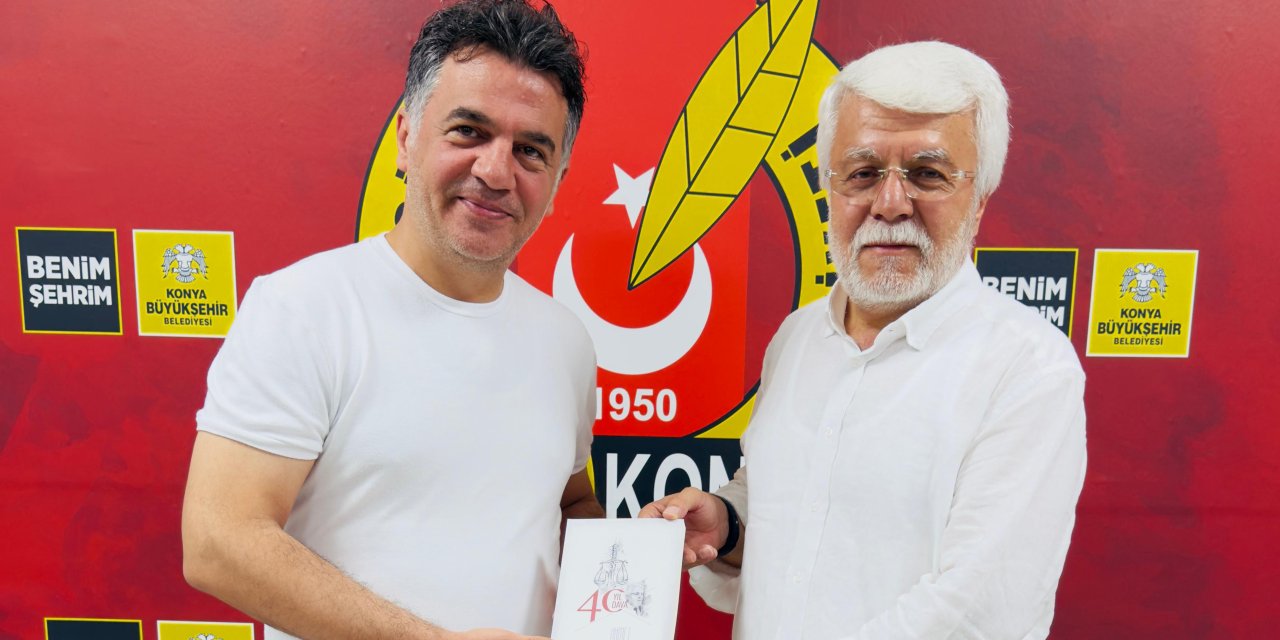 Avukat Özer, “40 Yıl 40 Dava” kitabını Mustafa Kavaf için imzaladı