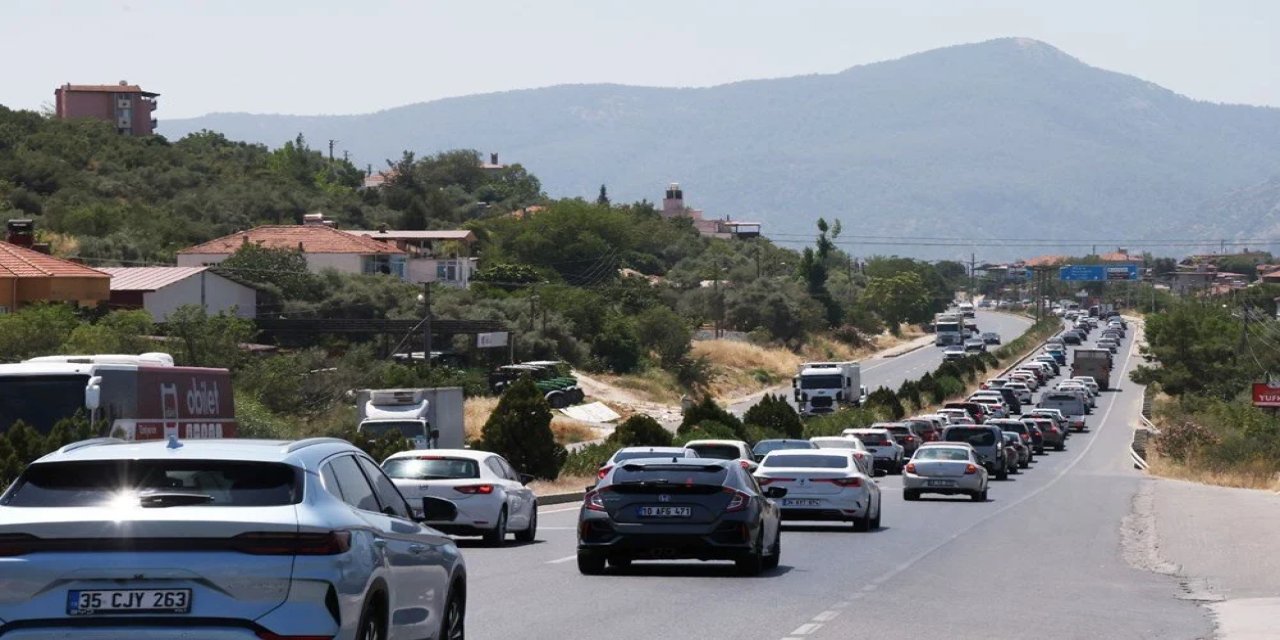 60 kilometrelik araç kuyruğu Aydın ile Muğla'yı birbirine bağladı