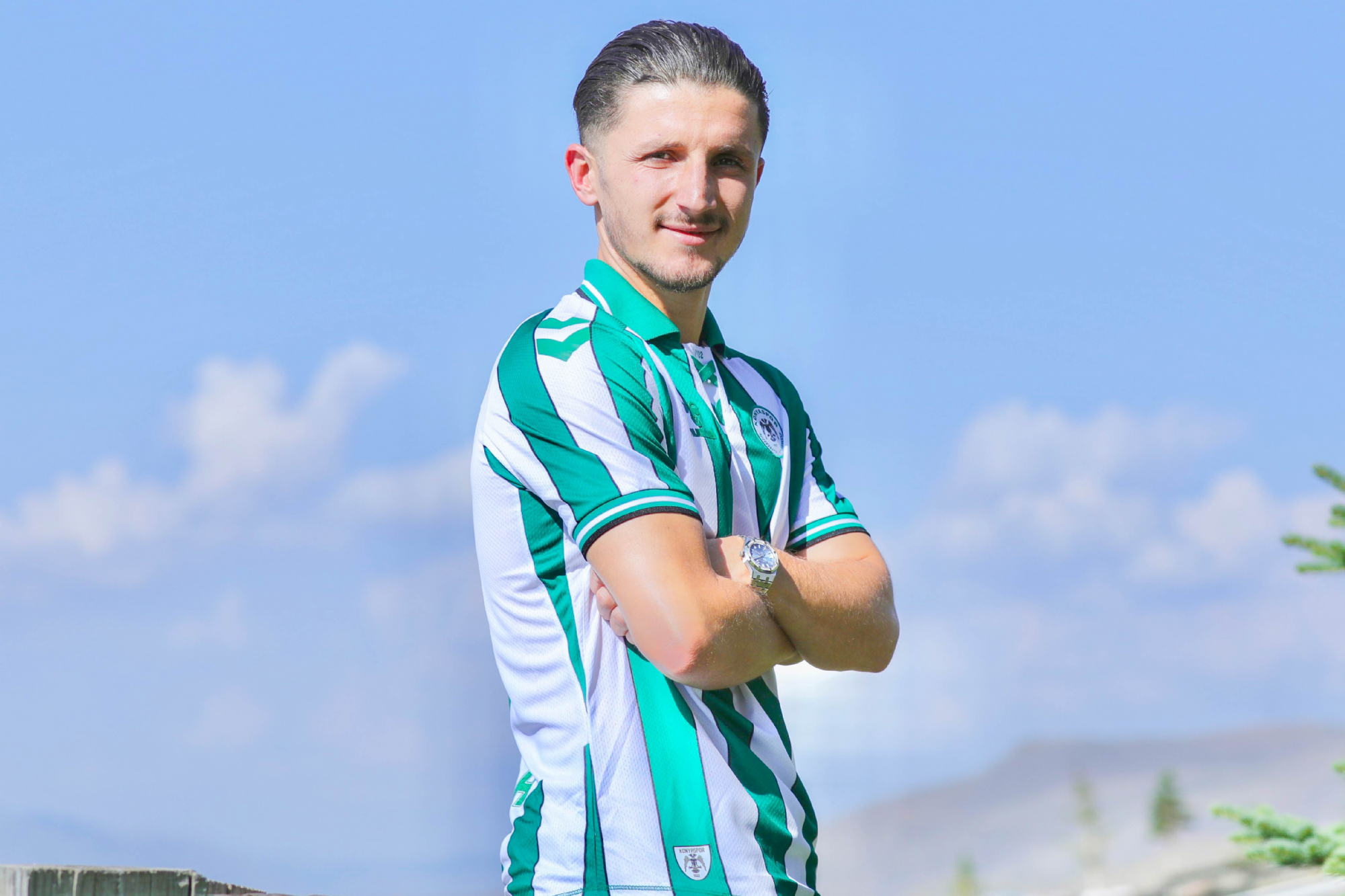 Konyaspor Enis Bardhi transferini açıkladı. 10 numaranın yeni sahibi