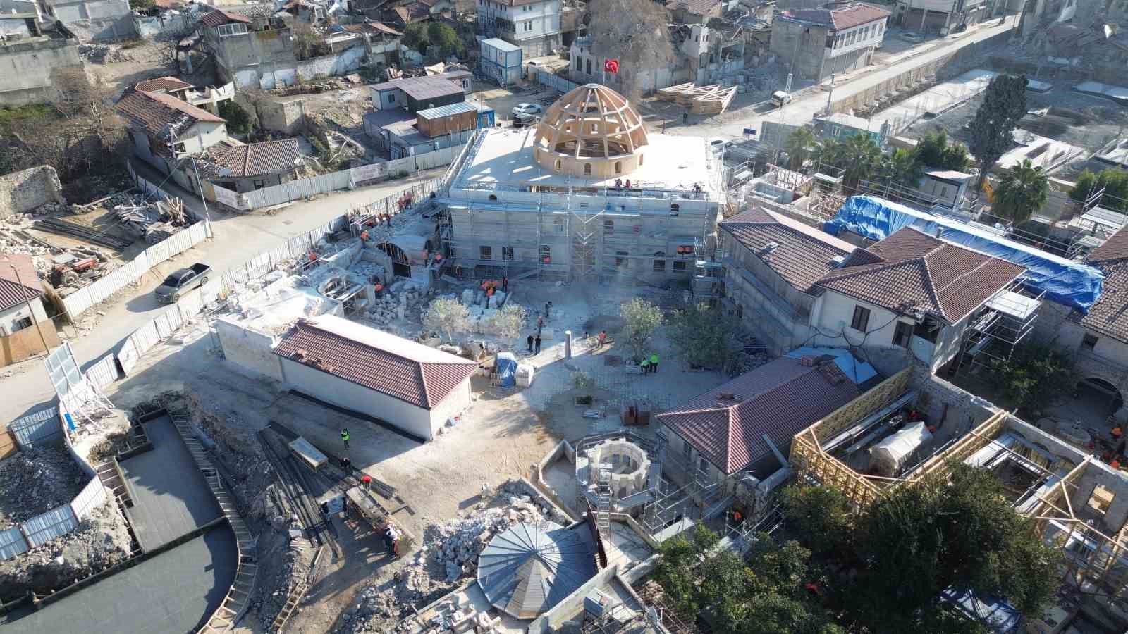Konya yine gönüllere dokundu. Depremde yıkılan camii yeniden inşa edildi