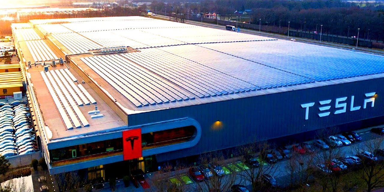 Sektörün eski en büyüğü Tesla, elektrikli otomobil pazarına girmek için hamlesini yaptı