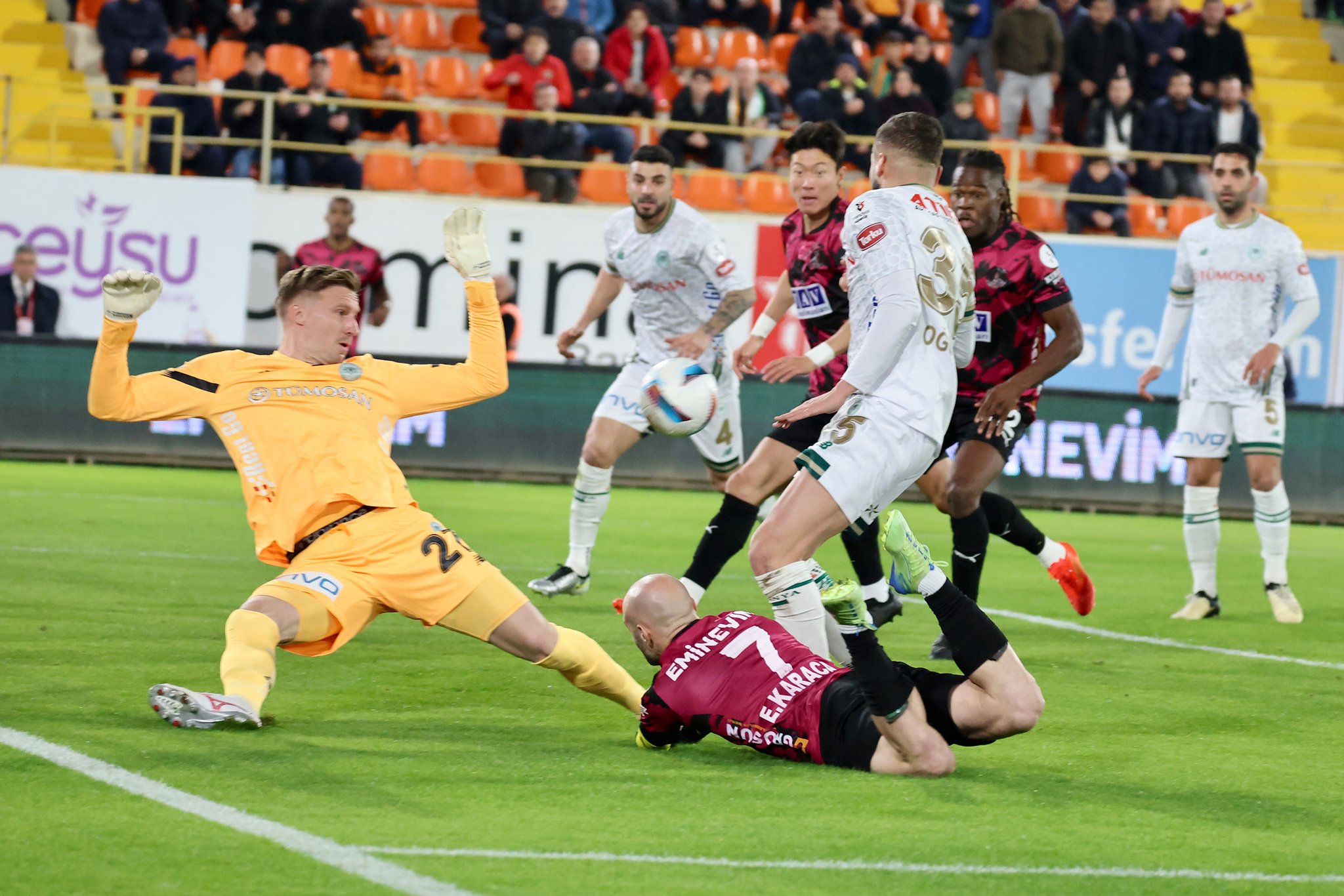 Konyaspor’dan ayrıldı, Japonya’ya imza attı!