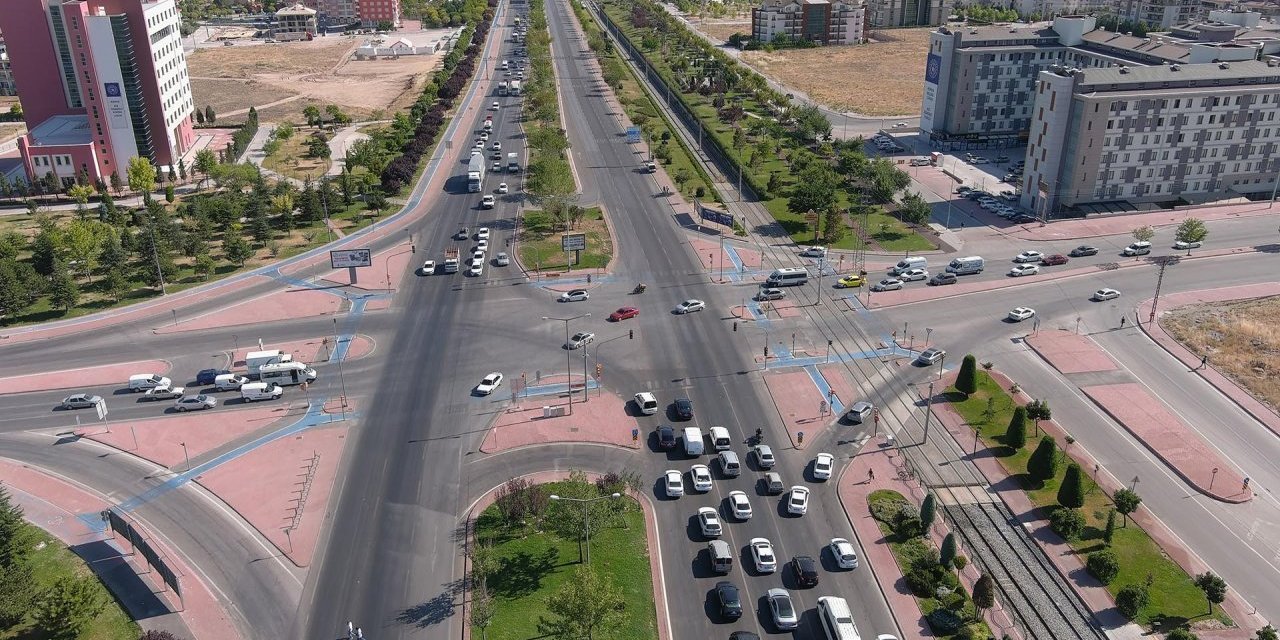 Konya'nın en işlek caddesinde yol çalışması: Trafik 22 Temmuz tarihine kadar...