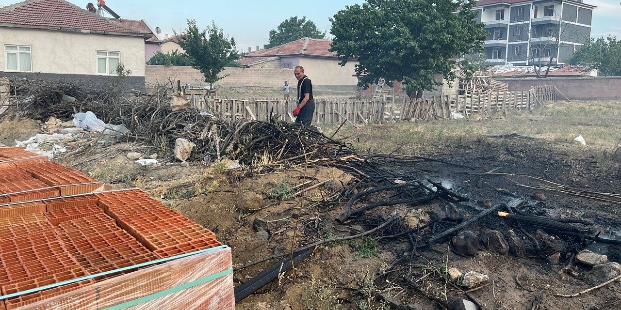 Konya'da korkutan yangın. Bahçe küle döndü
