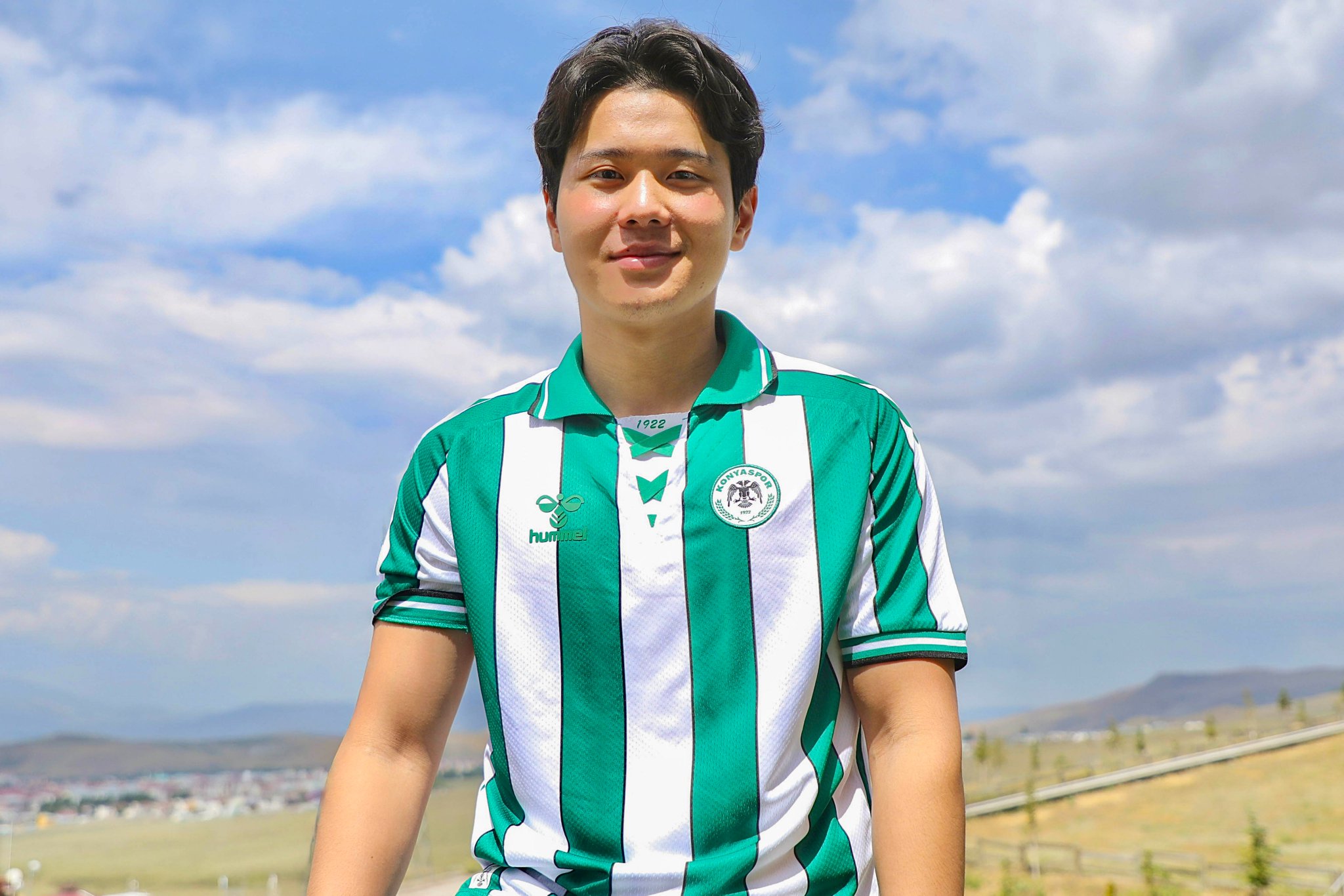 Konyaspor’da Güney Koreli imzayı attı. Konyaspor tarihinde ilk