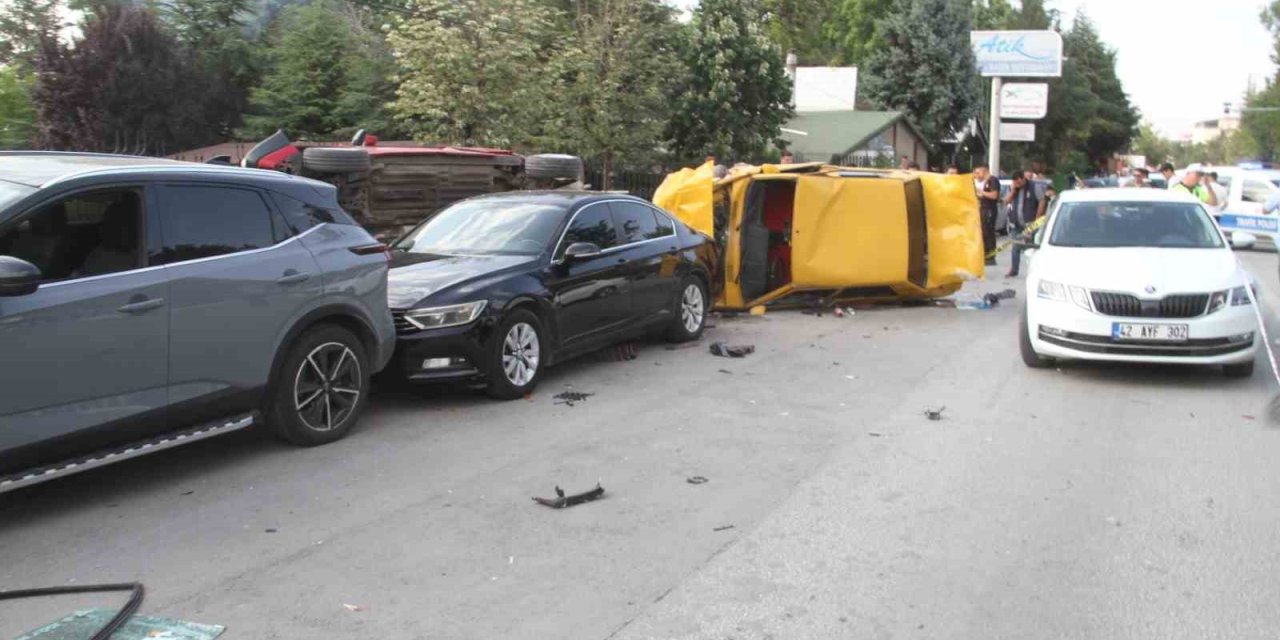 Konya'da makas terörü kazayla bitti. Ortalık savaş alanına döndü