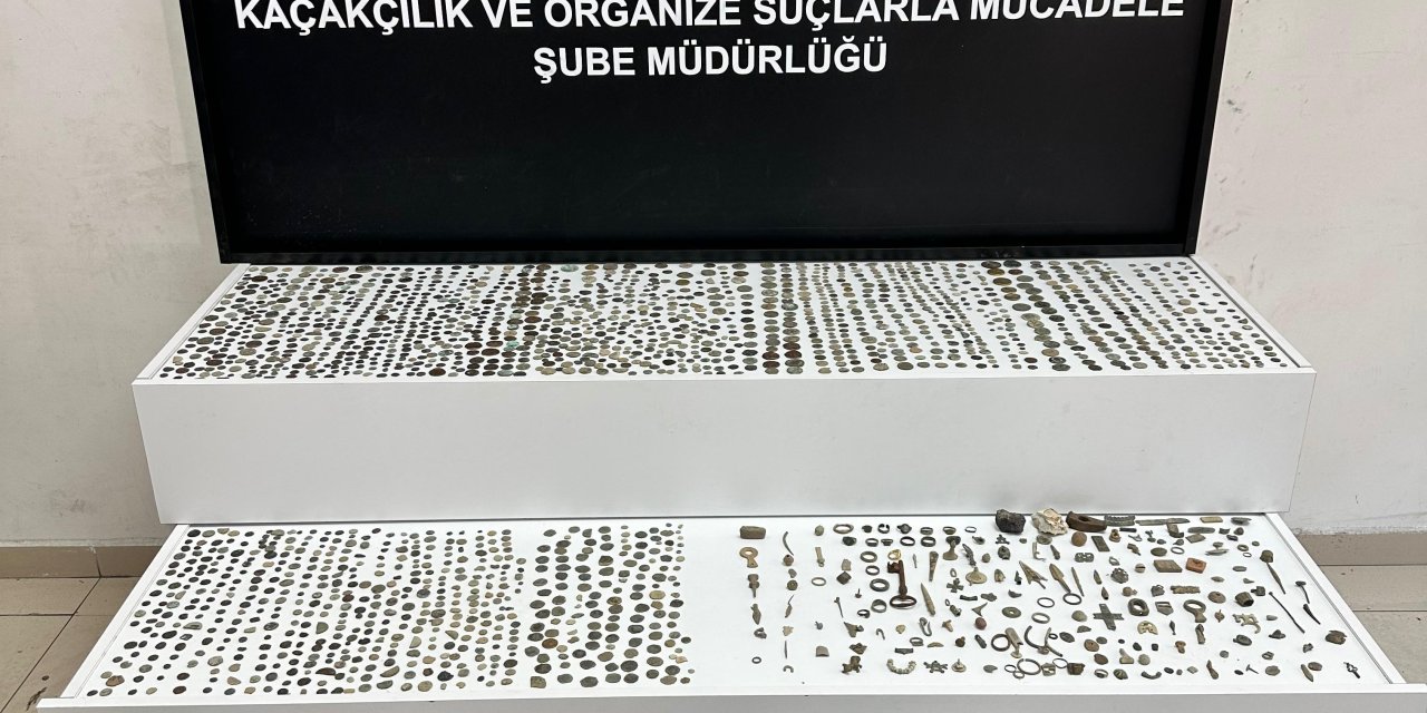 Konya'da tarih kaçakçıları yakayı ele verdi. Binlerce sikke ele geçirildi