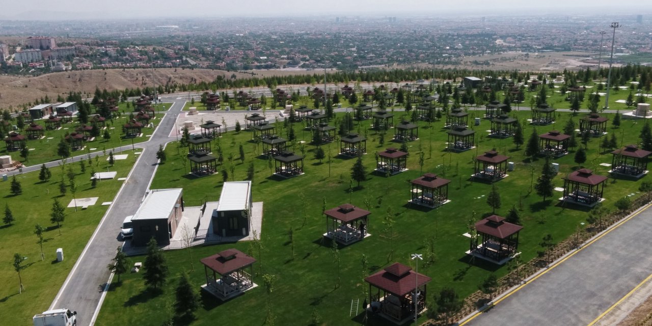 Konya’da bu parka gelenler kapıdan geri dönüyor. İğne atsan yere düşmüyor