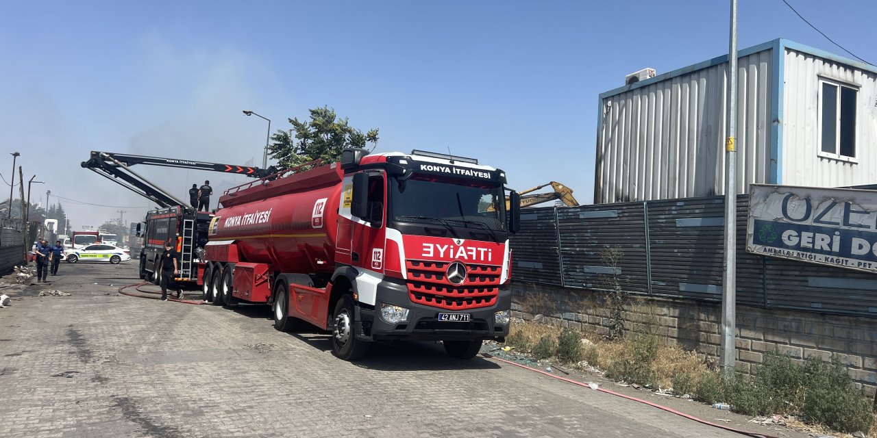 Konya'da korkutan yangın. Sanayi sitesinde alevler hızla yükseldi