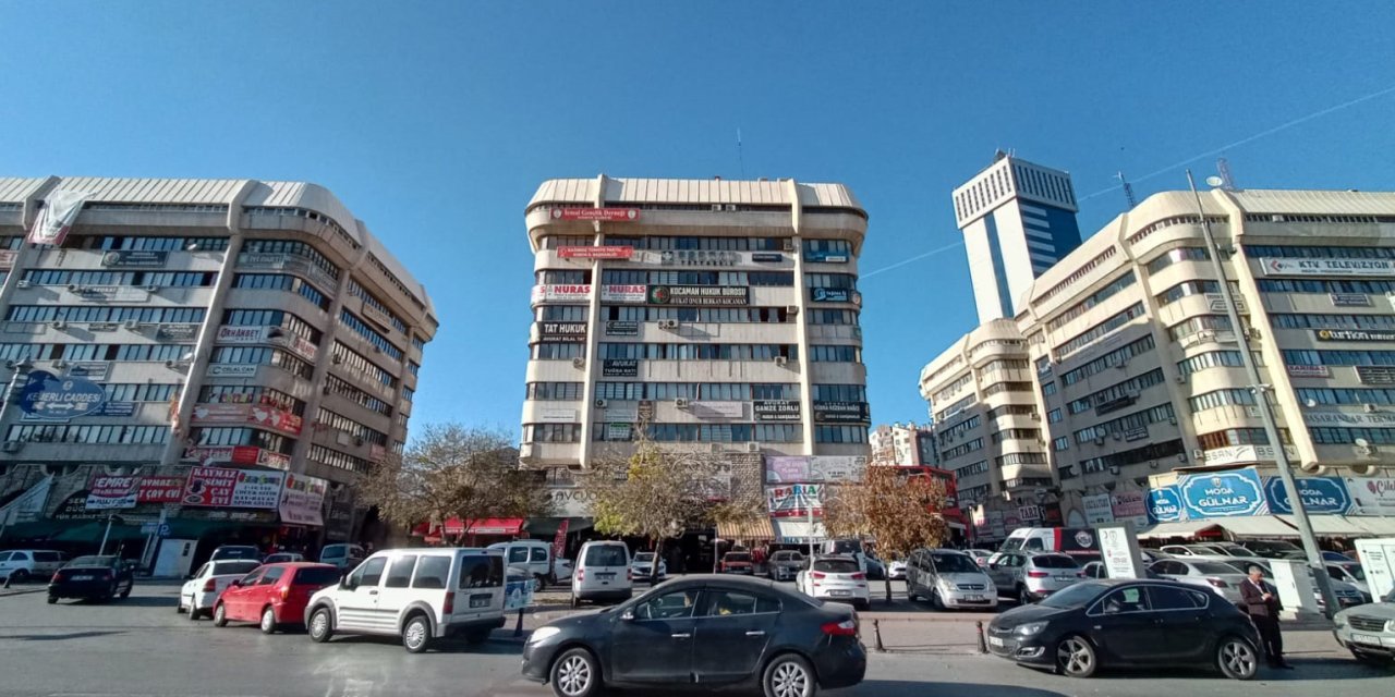 Konya'nın merkezindeki 3'lü binada dönüşüm yaşanacak. Esnaf raporu bekliyor