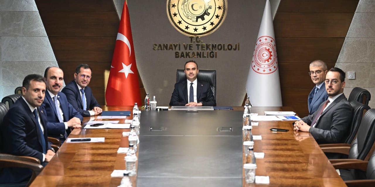 Konya heyetinden Bakan Kacır'a ziyaret. Konya'nın kalkınma hamlesine destek