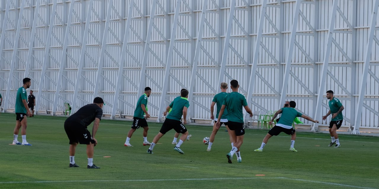 Konyaspor, lige iddialı hazırlanıyor: Eyüpspor maçı hazırlıklarında futbolcuların hırsı göz doldurdu