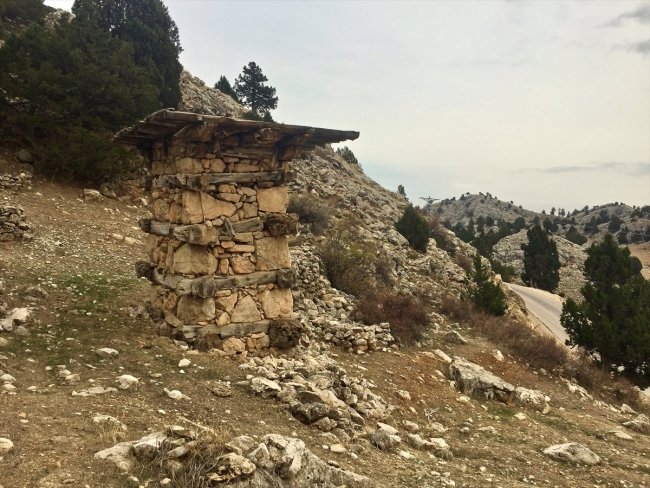 Konya'nın kadim bir geleneği. Toroslardaki arı kaleleri ilgi çekiyor