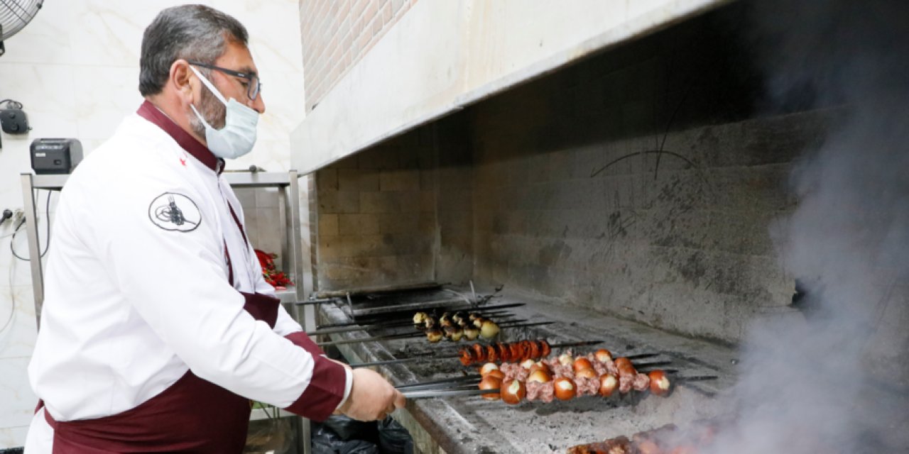 Tadanların vazgeçemediği tescilli lezzet: "Urfa soğan kebabı"