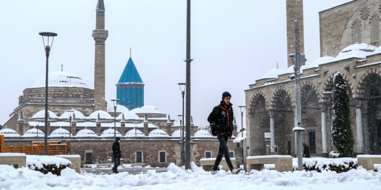 Konya'da kar yağışı etkili oluyor