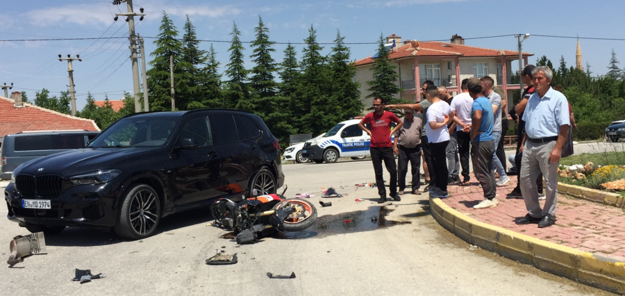 Cip ile motosiklet çarpıştı: 2 ağır yaralı