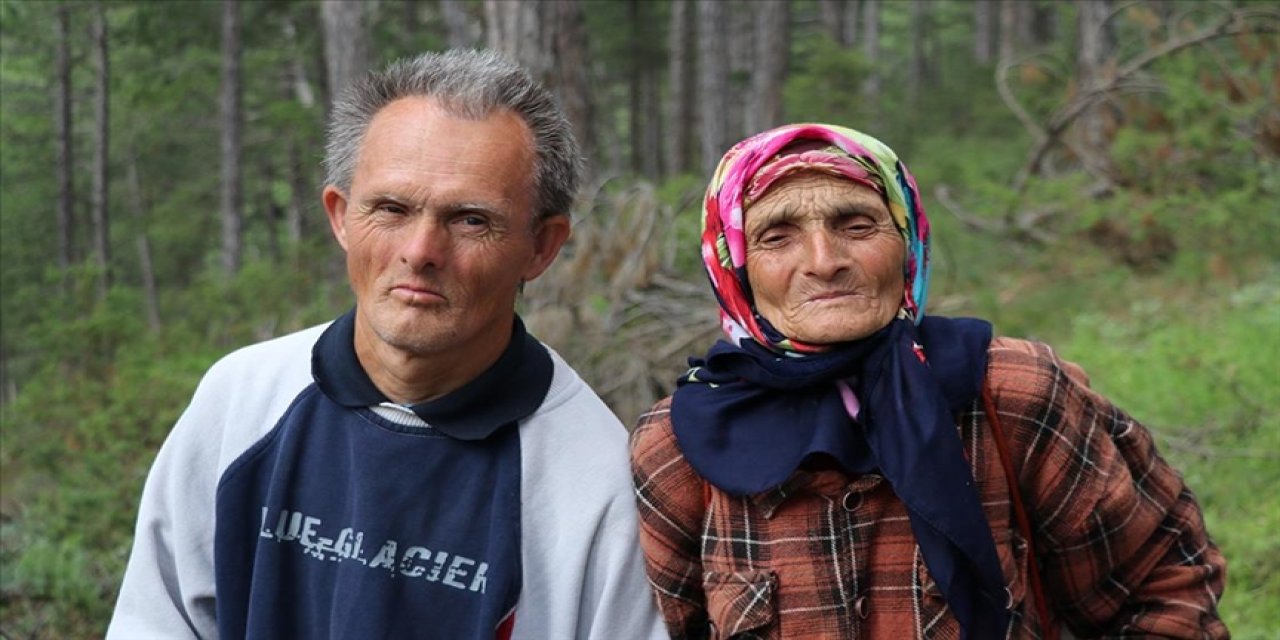 Engelli oğluyla 40 yıldır çobanlık yapıyor