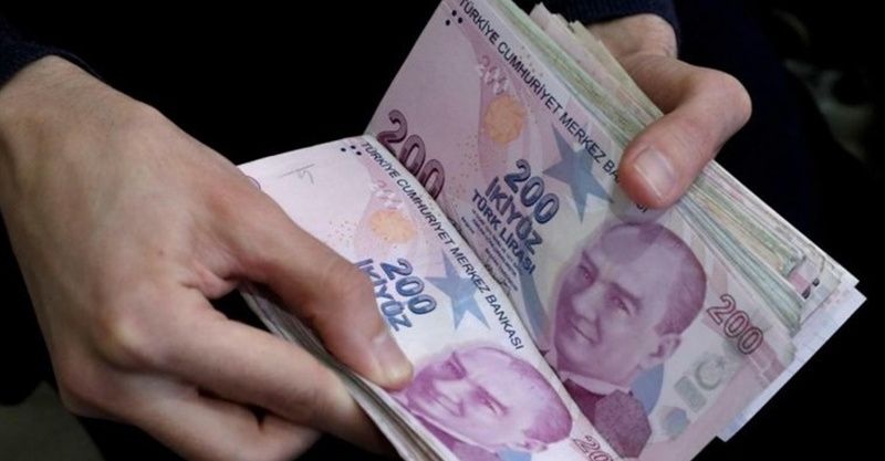 Döviz bozdurma bahanesiyle kuyumcudan 100 bin lira çaldılar