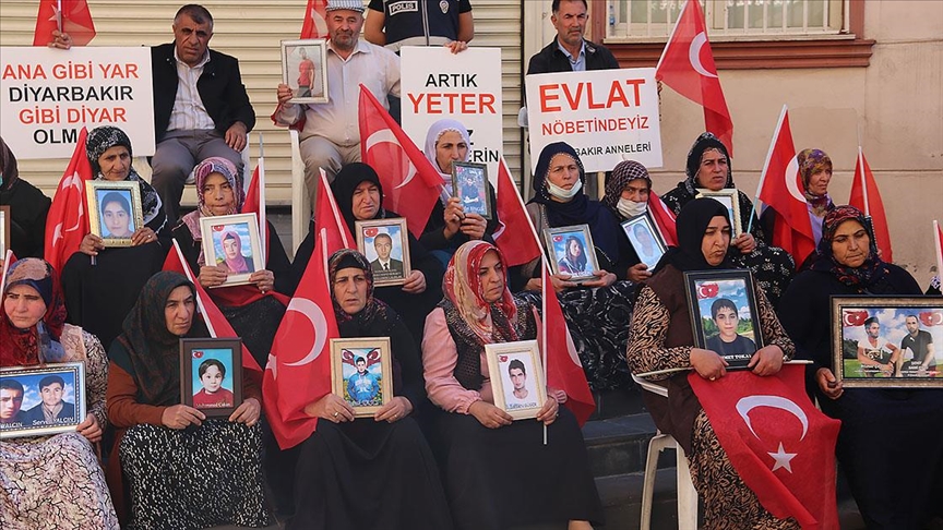 Aileler çağrıda bulunuyor evlat nöbetine yeni aileler katılmaya devam ediyor