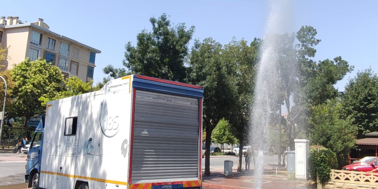 Karatay'da su borusu patladı