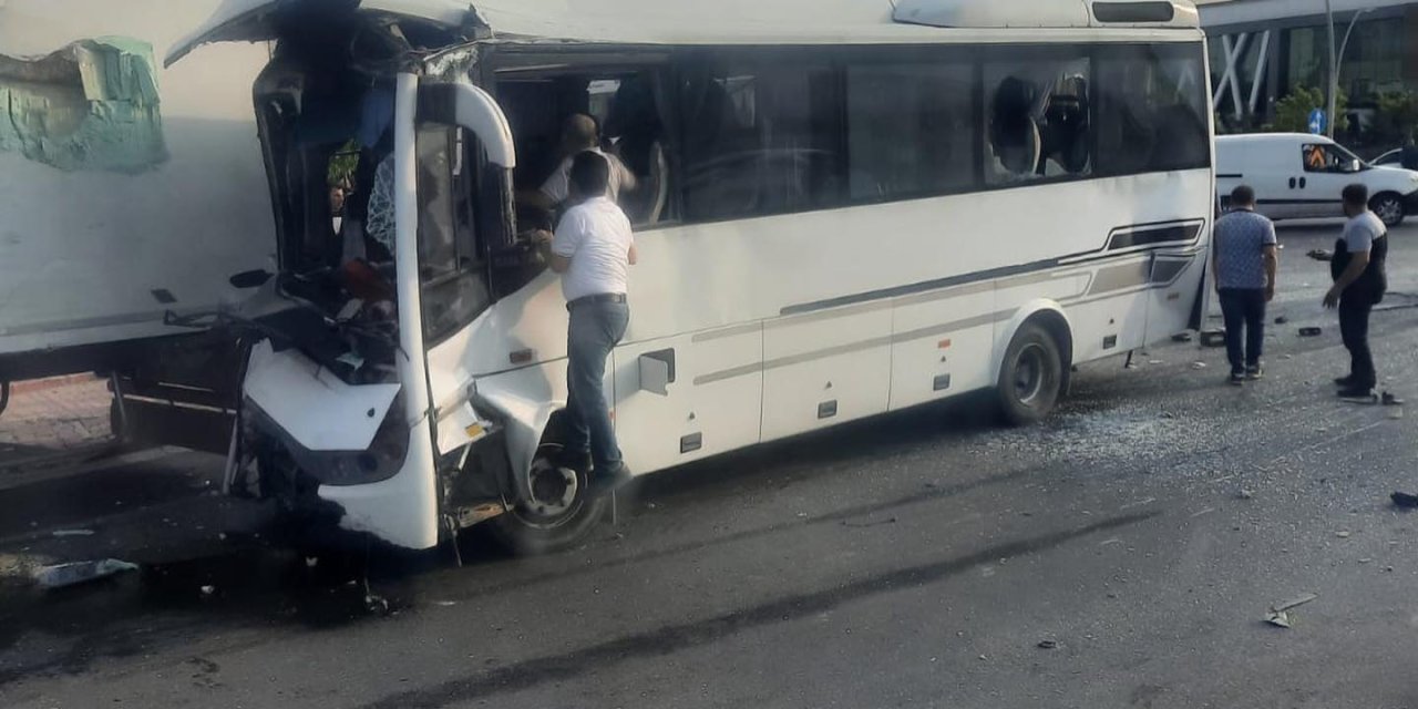 Konya'da tır ile servis otobüsü çarpıştı: 1 ölü, 25 yaralı