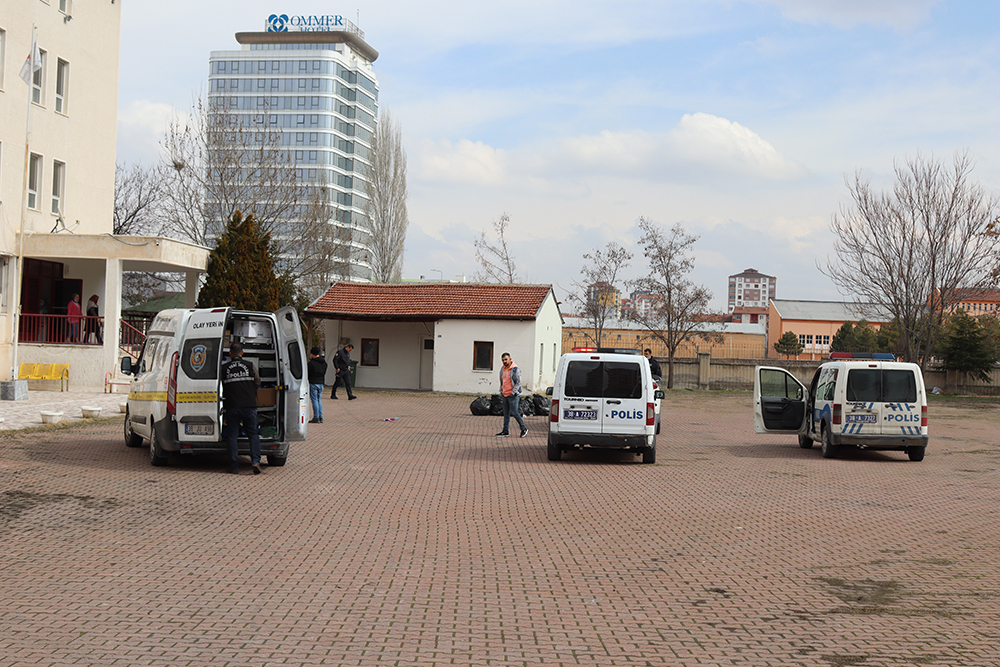 Annesini bıçaklayan eski eşinin mahkemede beraatini istedi