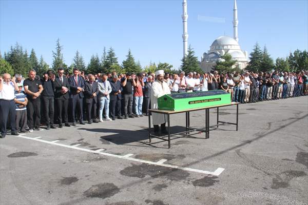 Konya'da geçirdiği kazadan sonra hayatını kaybeden öğretmen toprağa verildi