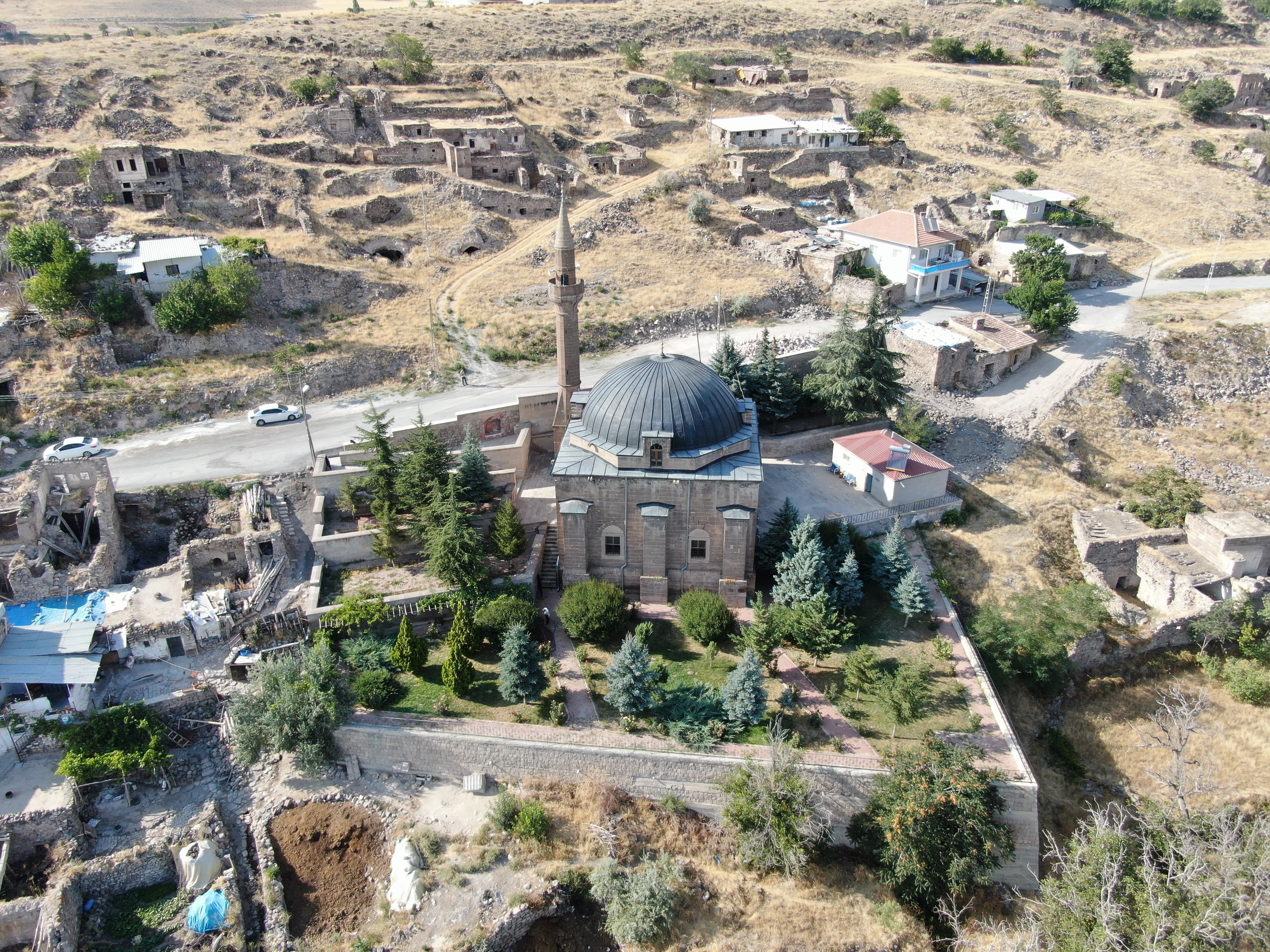 3 asırlık cami, yıllara meydan okuyor