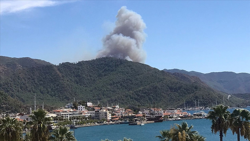 Yangına müdahale eden helikopter düştü