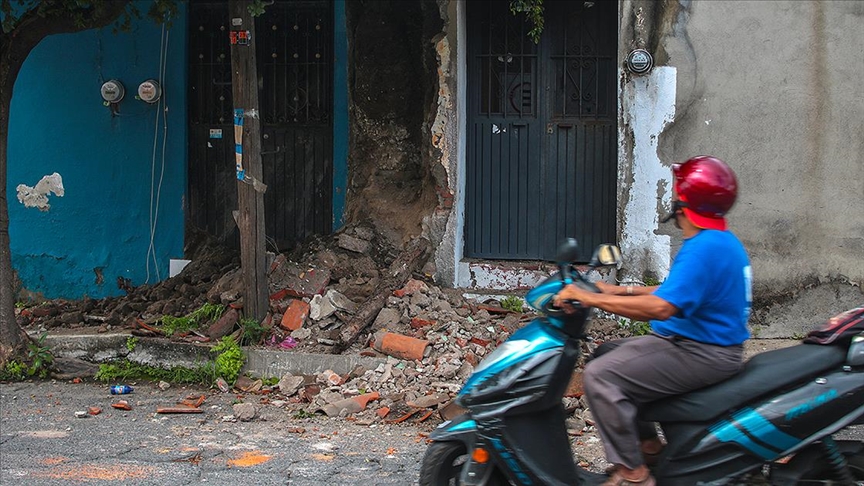 Meksika'da 6.8 büyüklüğünde deprem