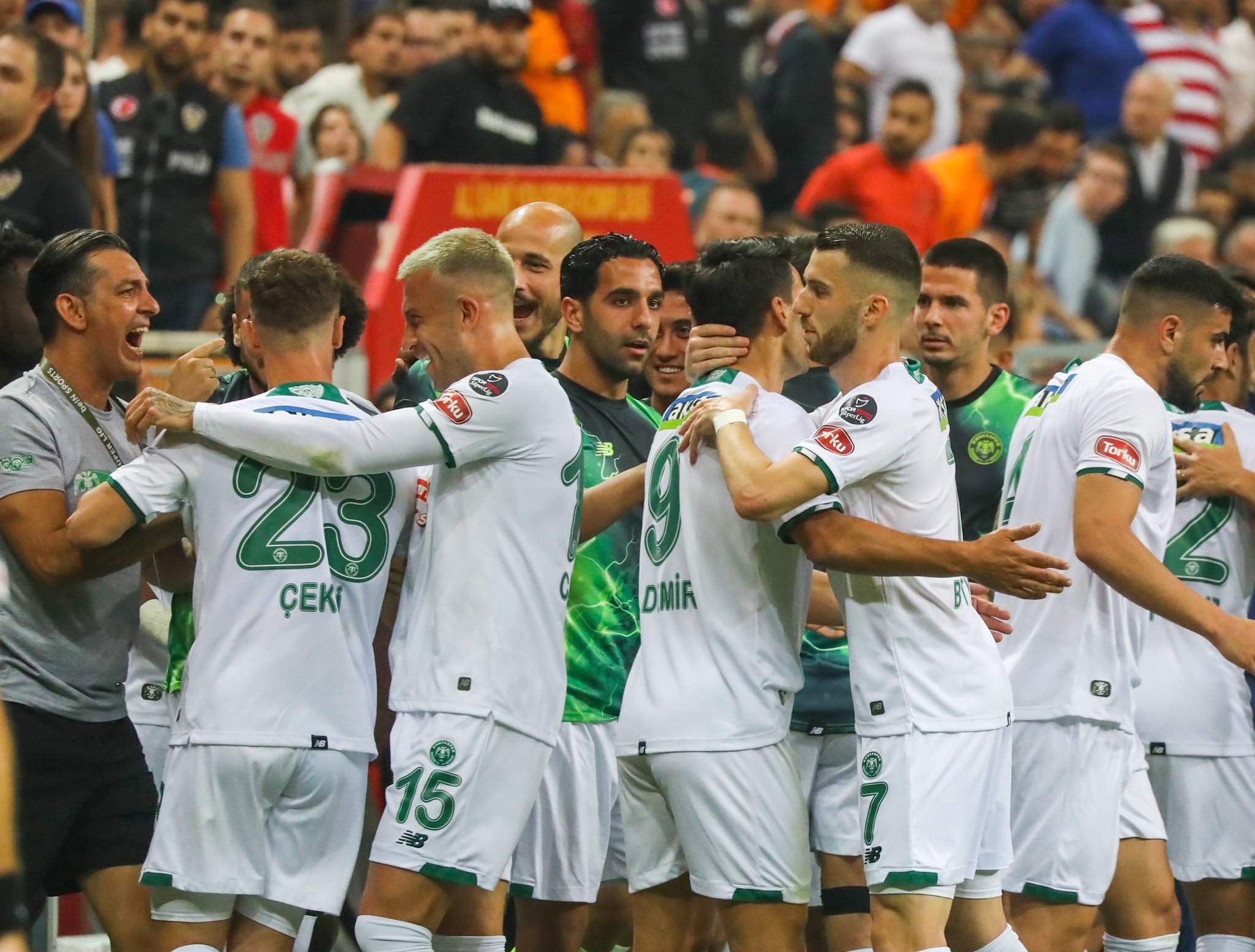 KONYASPOR LİDERE BİLENİYOR