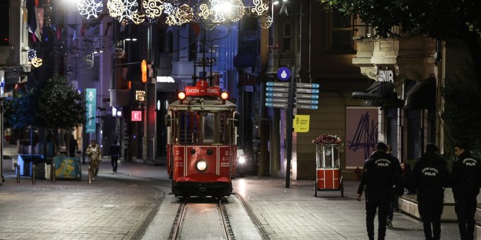 İstiklal Caddesi yeniden yaya trafiğine açıldı