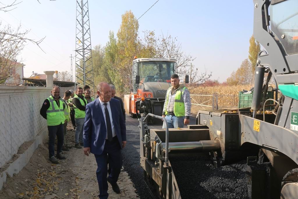 Ereğli Belediyesi sıcak asfalt çalışmalarını sürdürüyor