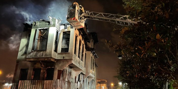 3 katlı tarihi binada çıkan yangın söndürüldü