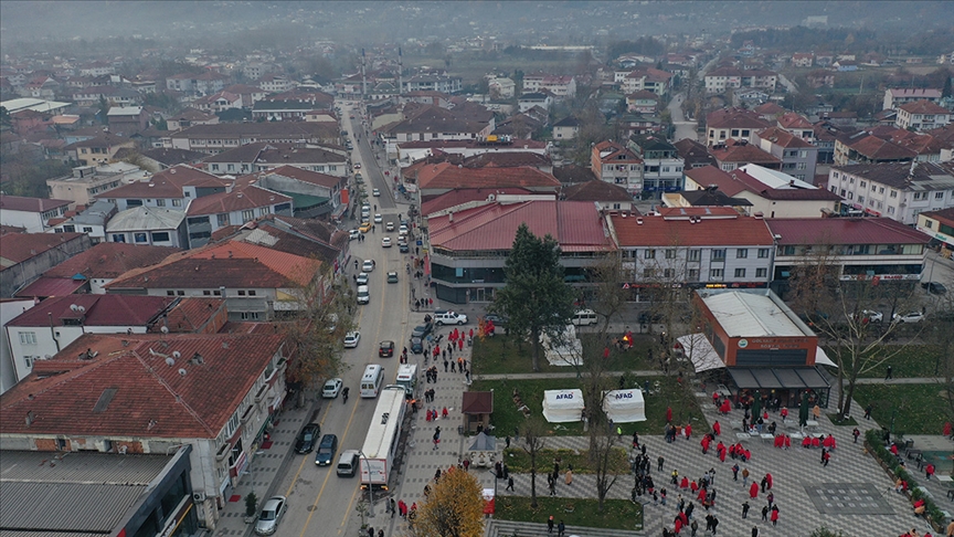 Deprem sırasında evden çıkarken düşen kişi yaşamını yitirdi