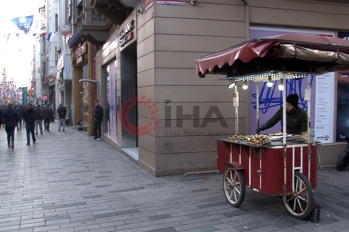 İstiklal Caddesi'ndeki tezgahlar kaldırıldı